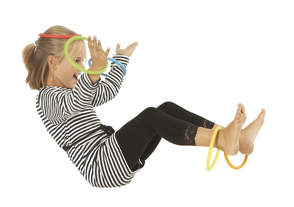 tempactivitiyringstsy69gWvD1c0R Aktivitätsringe - Activity Rings - Kind jongliert Ringe an Armen und Beinen. KiTa-Spielewelt