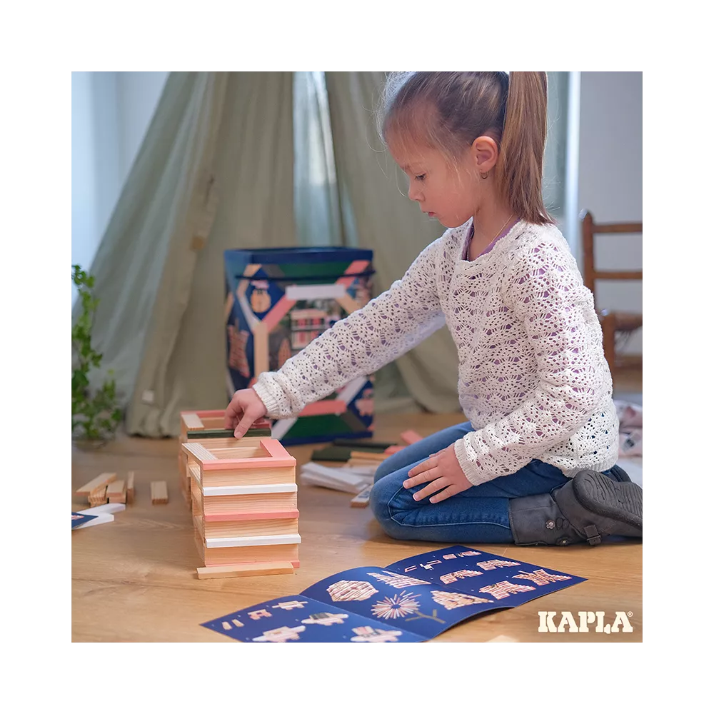 Kapla-rosa-6 Kapla 200er Box rosa: Eine Anleitung gibt Tipps für die Nutzung der Holzbausteine. KiTa-Spielewelt