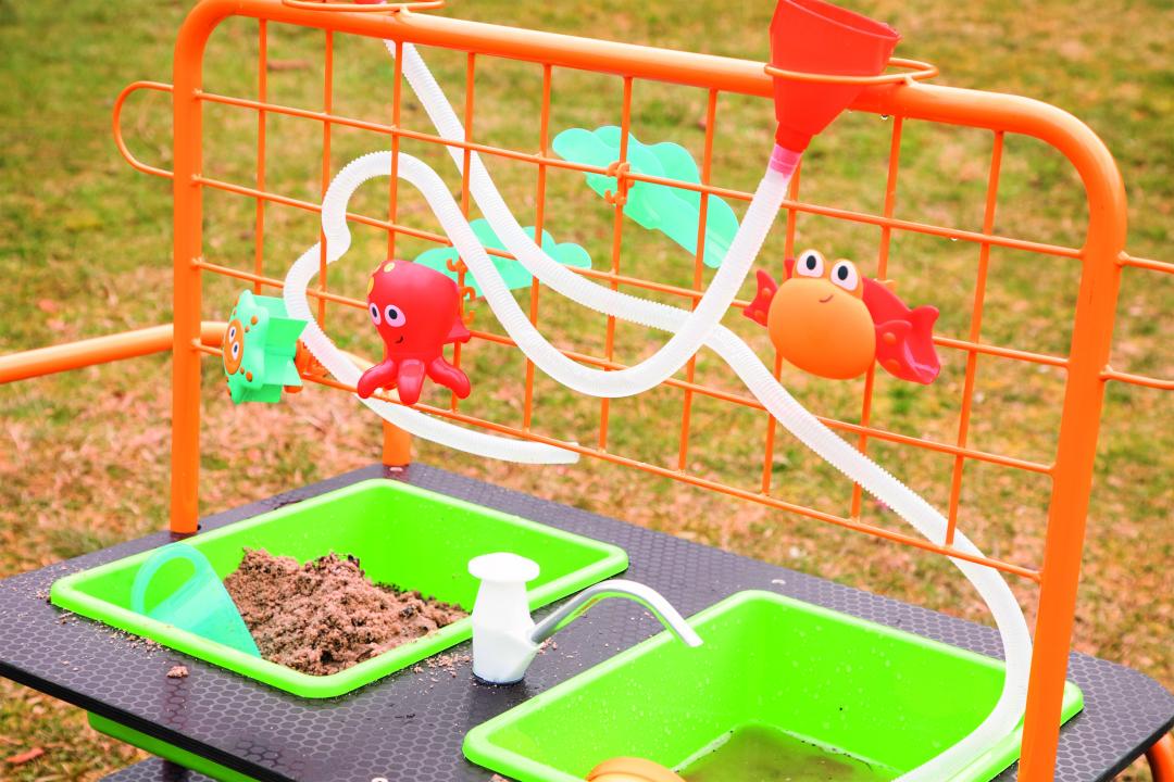 wa3wIohukhTUleJU Mobiler Sand- und Wassertisch - kreativer und flexibel einsetzbarer Spieltisch - KiTa-Spielewelt