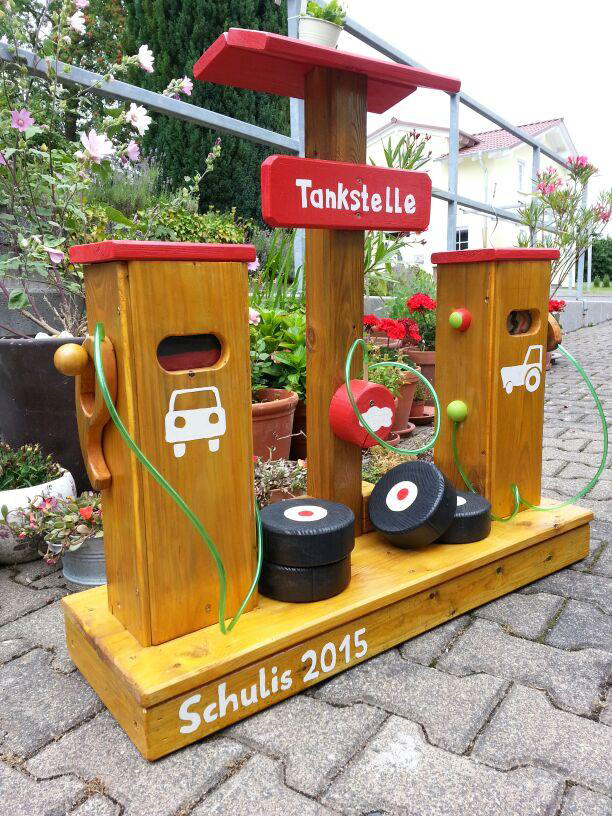 temptankstelle_bemalt3c4dnLb40L8DaJ Tankstelle für Kinder - Kinderspielzeug mit viel Zubehör - KiTa-Spielewelt