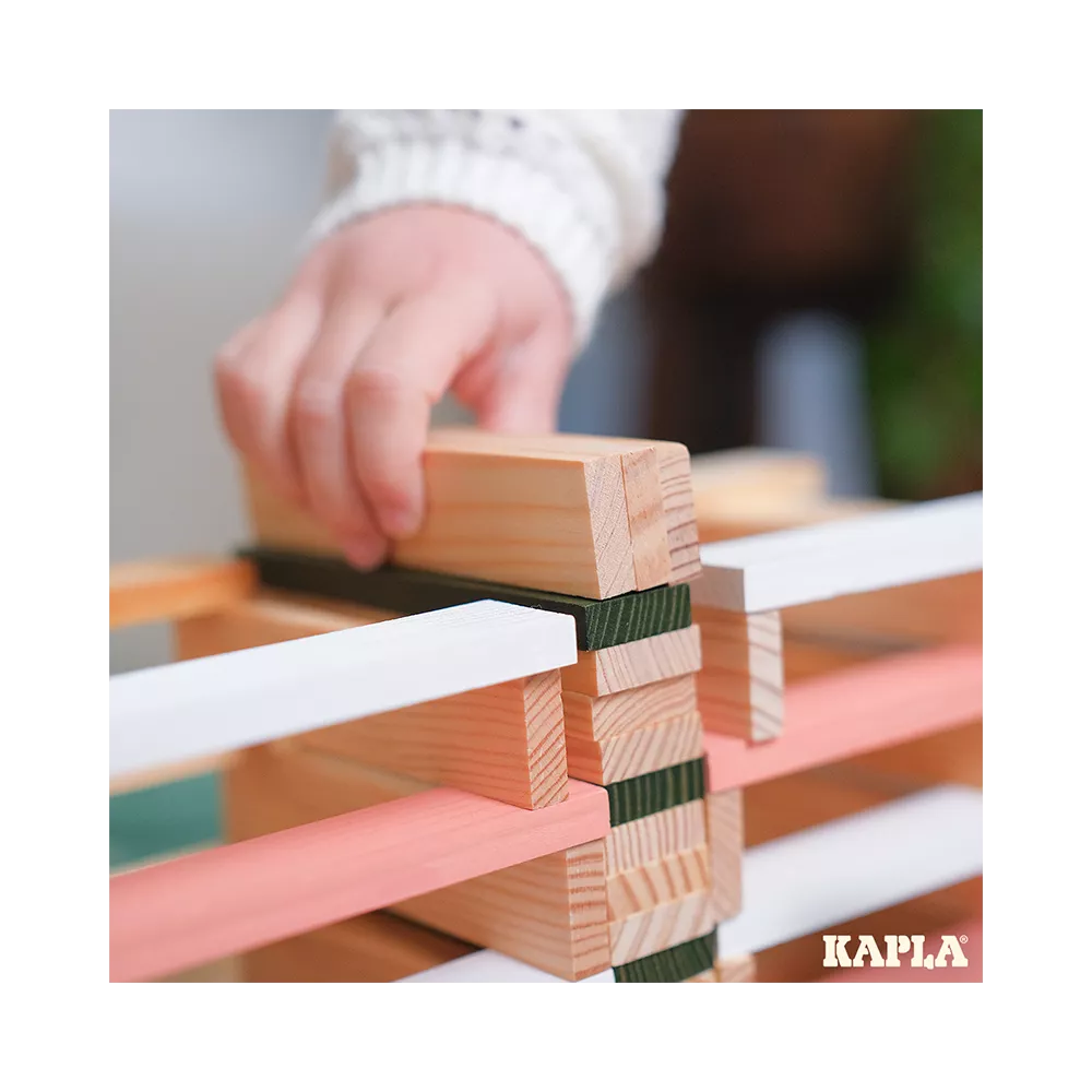Kapla-rosa-10 Kapla 200er Box rosa: vielseitig einsetzbare Holzbausteine. KiTa-Spielewelt