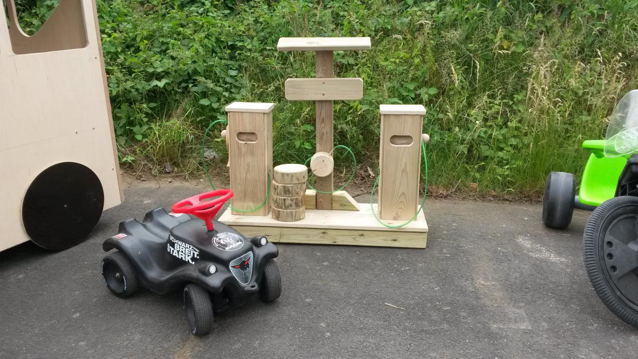 temptanke23kEGLGksvm9fJ Tankstelle für Kinder - Holzspielzeug für den Garten, naturfarbig - KiTa-Spielewelt